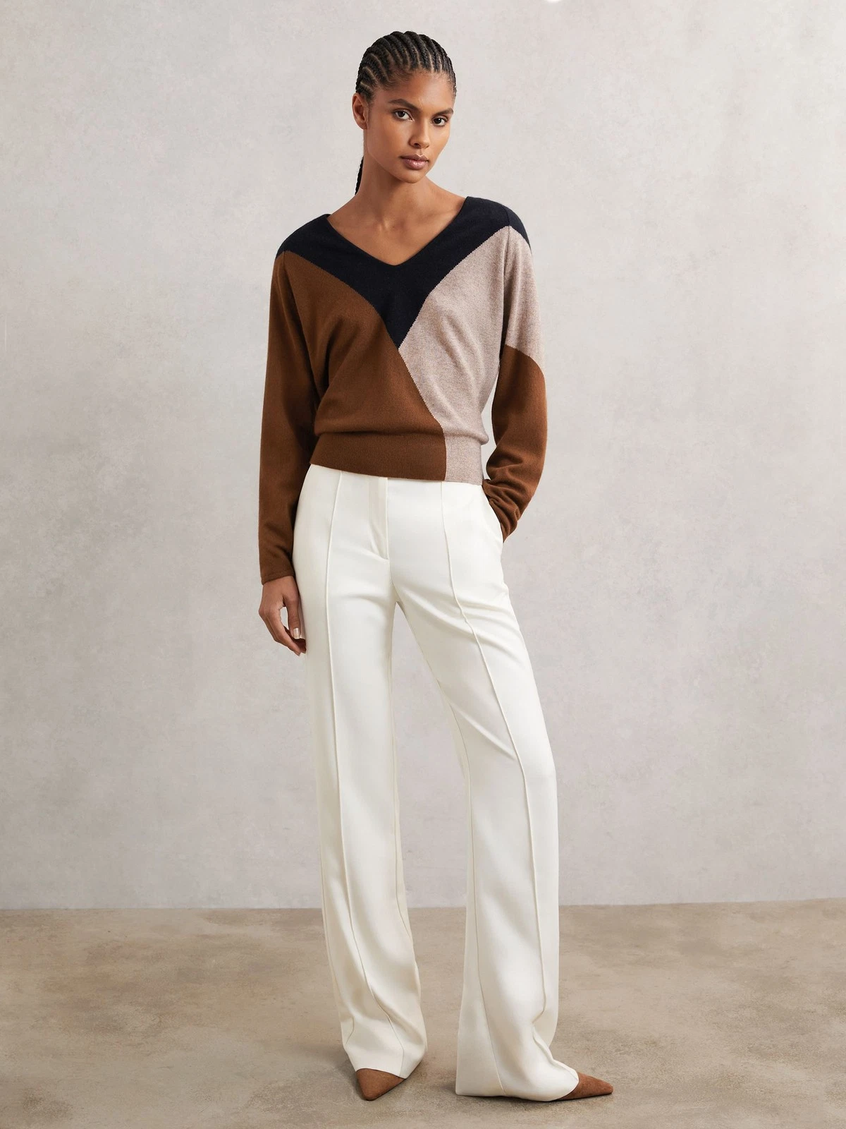 Reiss Womens Wool blend V-Neck Long sleeved Colour block Jumper in Brown