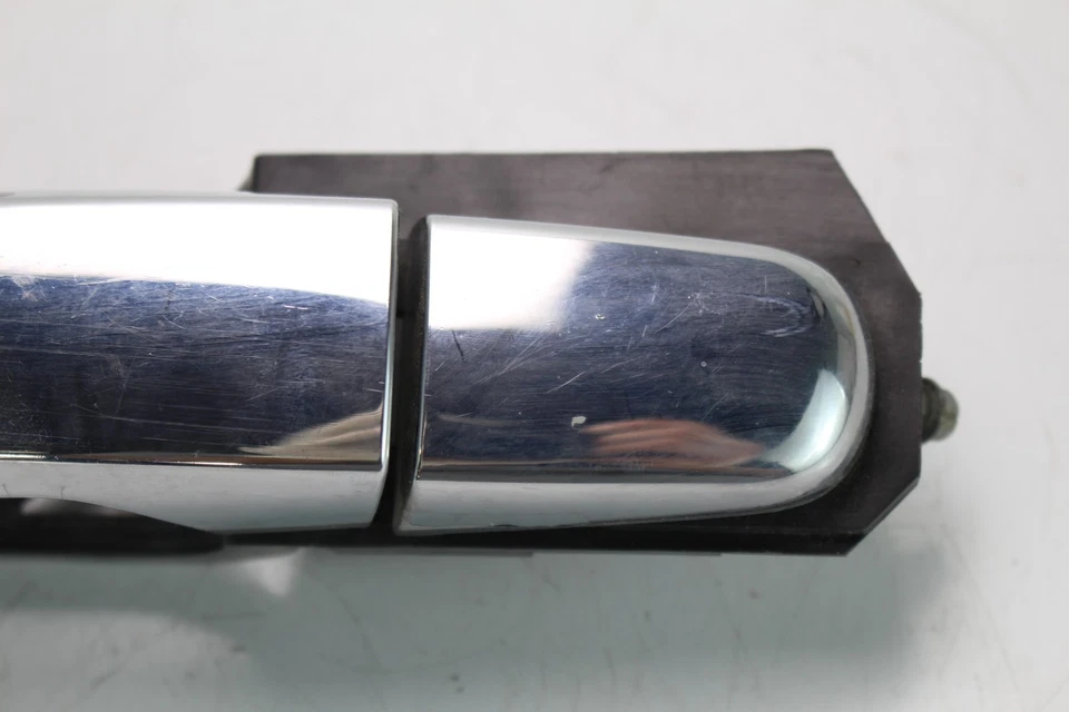 2008-2017 BUICK ENCLAVE MAÇANETA EXTERNA TRASEIRA ESQUERDA FABRICANTE DE EQUIPAMENTO ORIGINAL, 4346-1XXX - Imagem 2 de 4