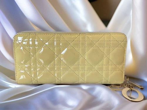 Authentique portefeuille long Christian Dior type fermeture éclair avec logo breloque jaune décontracté