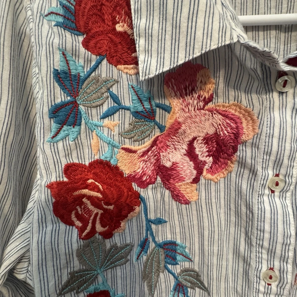 Camisa Blusa Top Soft Surroundings Bordada a Rayas Con Botones Para Mujer’s M Foto 4 de 4