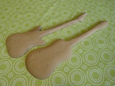 Salatbesteck Gitarre - Holzl&ouml;ffel Set in Gitarrenform Kikkerland NEU