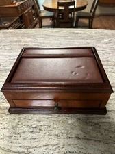 Burlwood Frontgate Charging Station and Storage