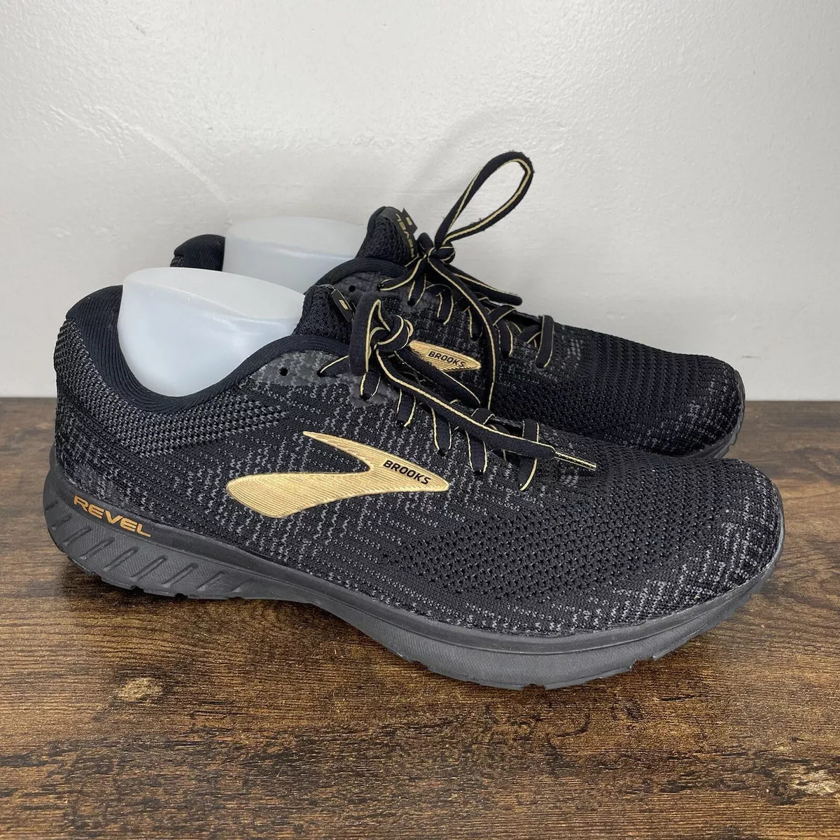 Brooks shoes sales mens gold