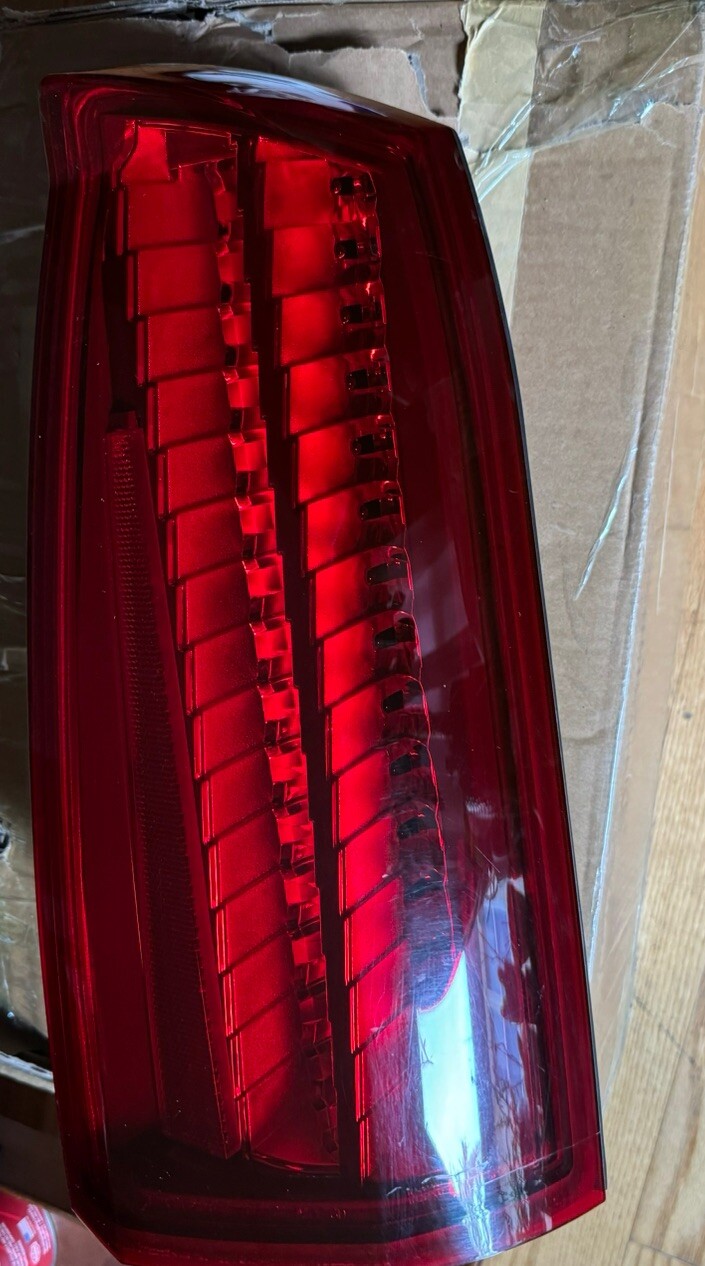 05-07 CADILLAC STS RIGHT PASSENGER SIDE TAIL LIGHT TAILLIGHT LED BRAKE LIGHT OEM
