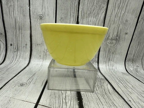 Vintage Pyrex 401 1 1/2pt Small Mixing Bowl Primary Color Yellow  USA