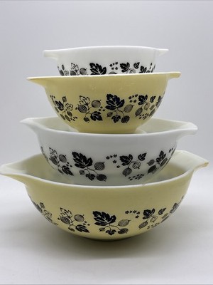 Vtg Pyrex Gooseberry Yellow White Black Cinderella Mixing Bowl Set Of 4