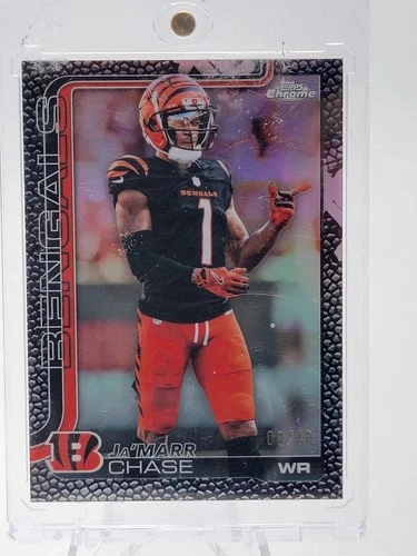 JA'MARR CHASE 2025 TOPPS CHROME LEATHER FOOTBALL BLACK REFRACTOR /10 Q7542