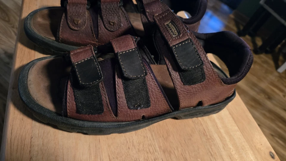 Sandalias de golf Dunlop para hombre 10,5 marrón cuero ajustable 3 correas clavos suaves Foto 2 de 4