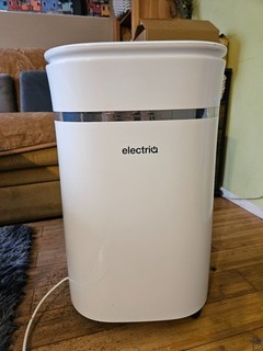 electriq cd20L-V5 20L/d dehumidifier -  Excellent condition - used ocassionally.