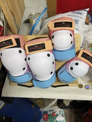 New Never Worn Set Of 4 ~2 Elbow 2 Knee Pads Size 8+  By Triple Eight Ball
