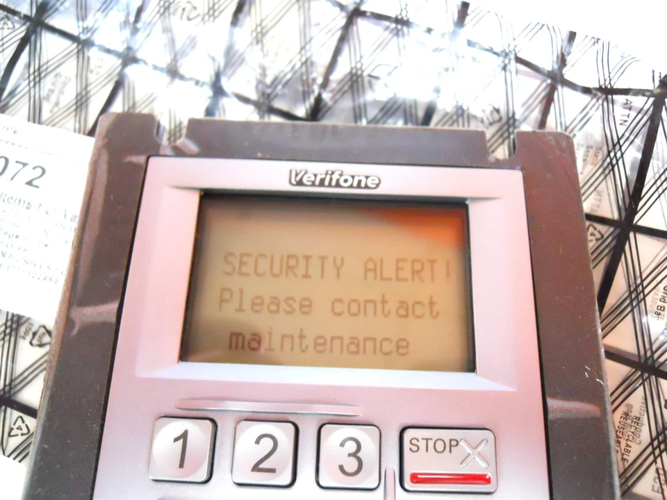 Teclado de pago Verifone UX100 M159-100-01-WWB defectuoso como está Foto 3 de 4