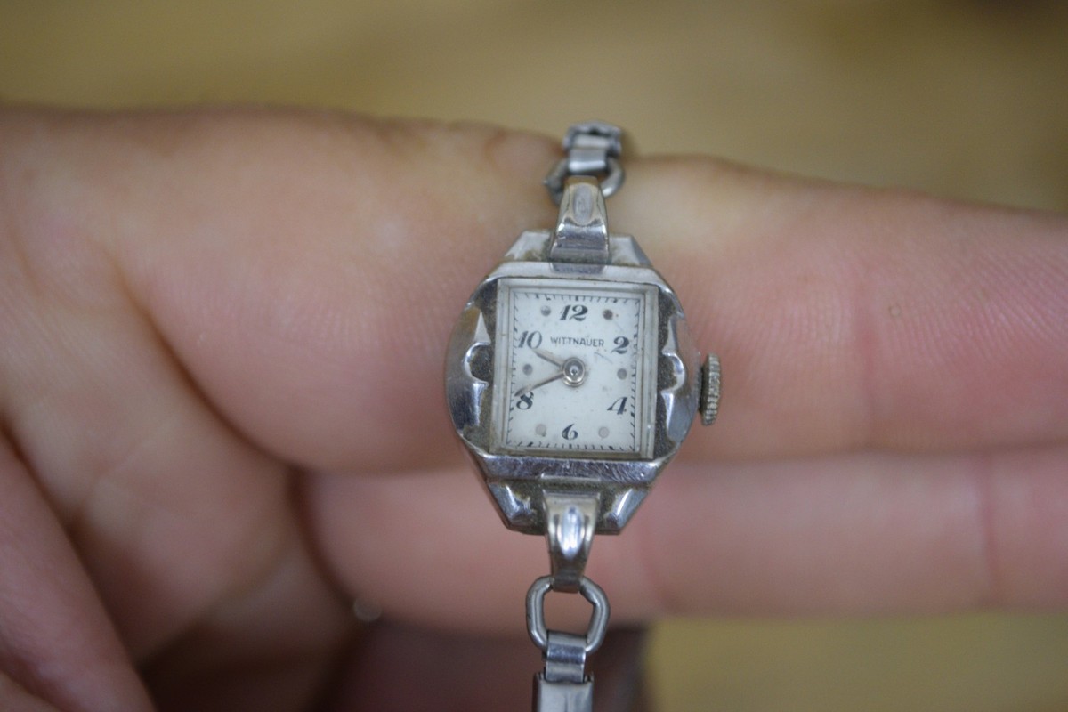 Vintage Wittnauer Ladies Watch Silver Tone Manual Wind  display picture 2