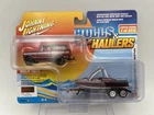 JOHNNY LIGHTNING 1:64 INTERNATIONAL SCOUT II WITH BOAT