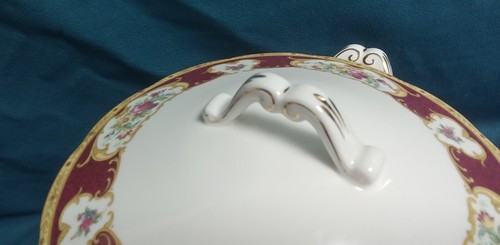 Royal Albert Lady Hamilton Serving / Vegetable Tureen - Very Good Condition - Picture 5 of 12