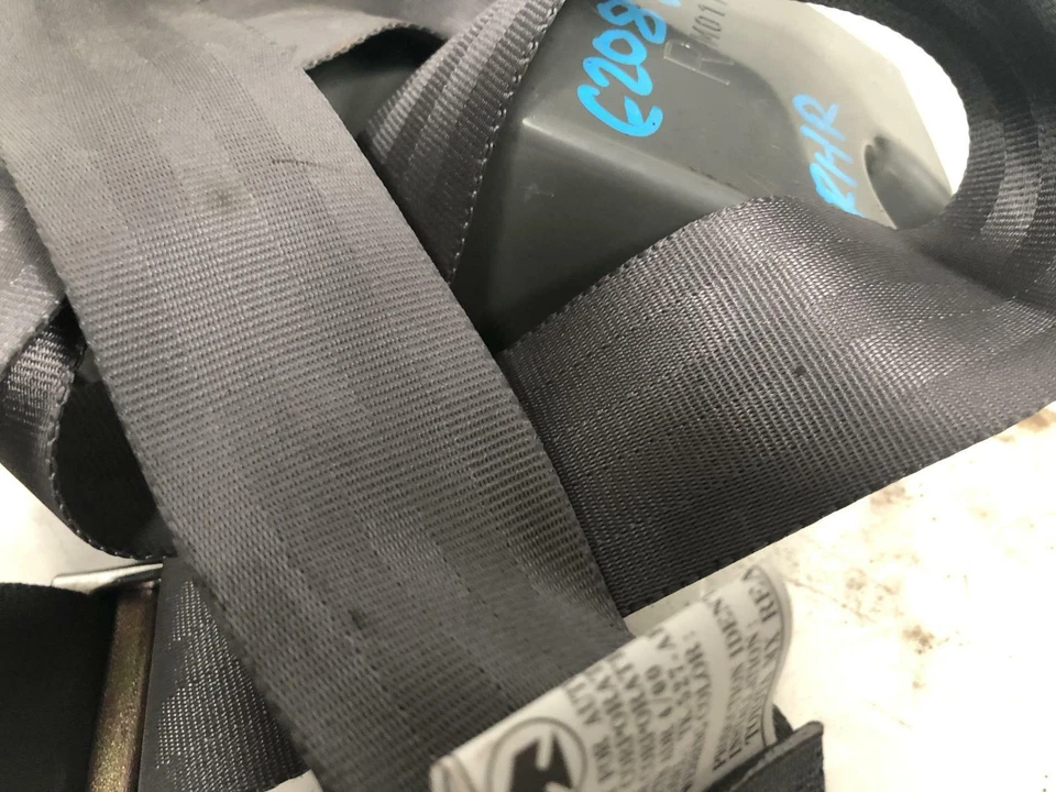 Toyota Cressida Right Rear Seatbelt MX83 10/1988-10/1992 - image 2 of 2