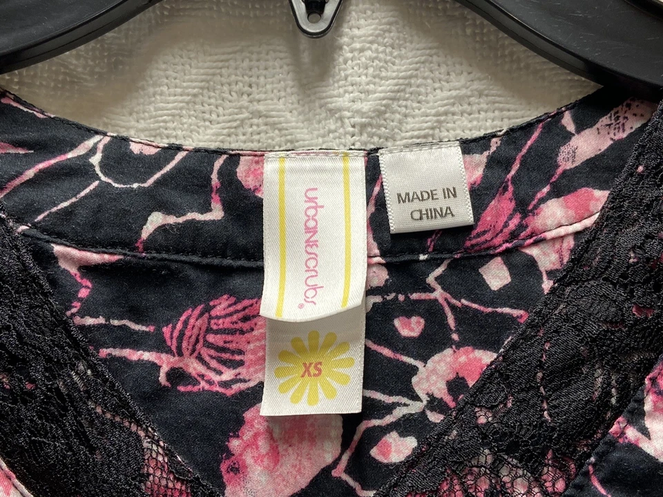 Blusa Médica Médica Urbane Multicolor Estampado Floral Talla XS Foto 2 de 4