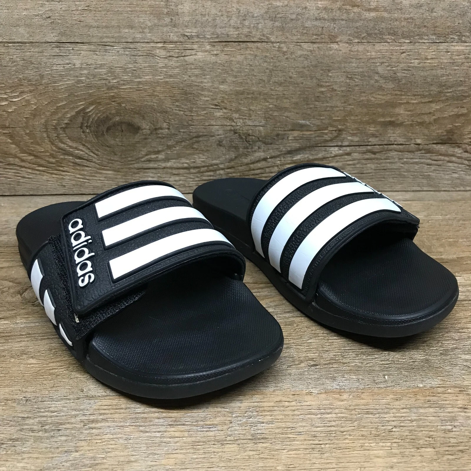 Sandali Adidas bianchi e neri regolabili slide giovanili taglia 1 leggermente usati