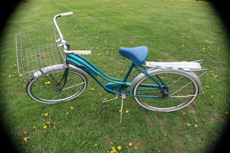 RARE VINTAGE 1960'S WOMENS 26" HUFFY ELDORADO BICYCLE { BASKET & REAR CARRIER ]