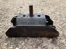 Gm Heavy Duty Universal Transmission Mount 700r4 4l60e 4l80e Th350 Th400 Used Oe