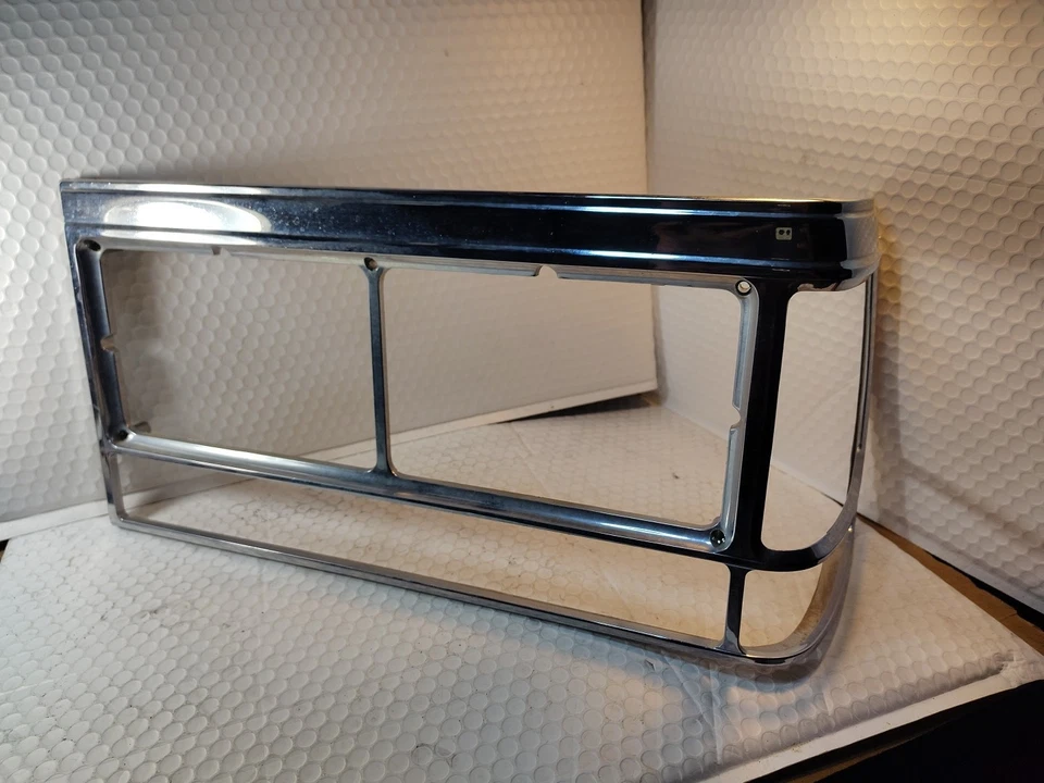 Cadillac Brougham Driver 1989 (LH) bisel de faros 1628786 Foto 2 de 4