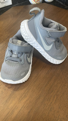 Nike Size 4C Revolution Gray BQ5673-004