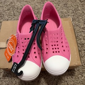 Wonder Nation Toddler Girls Size 11-12 Pink Easy On/Off Water Friendly Sneakers