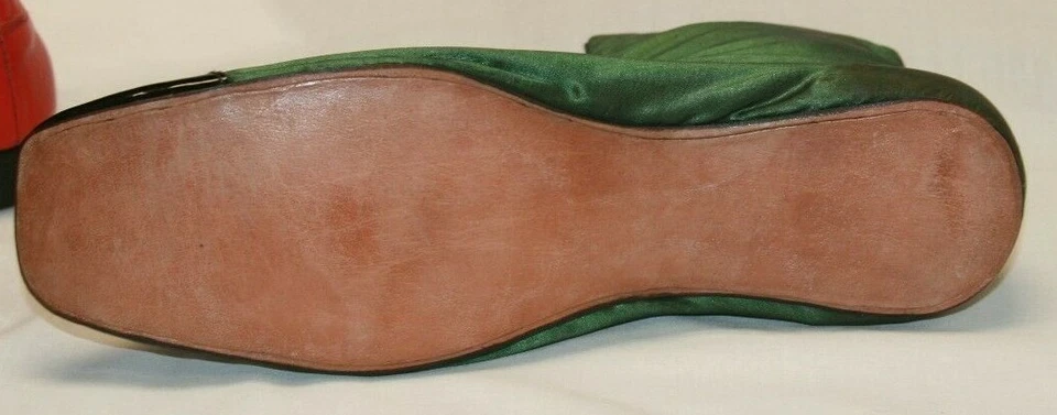 Bota de mujer 1850-1860 con botones laterales de seda esmeralda Foto 4 de 4