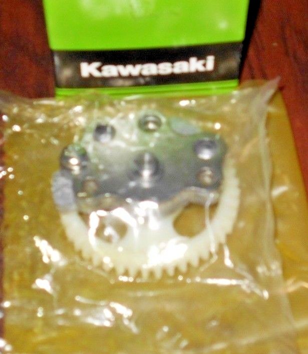 KAWASAKI KLX110 KLX 110, Z125 PRO ENGINE OIL PUMP ASSEMBLY 160821052