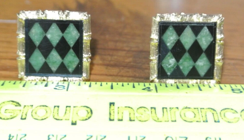 Gemelos de oro amarillo de 14K con patrón de arlequín de ónix y jade Foto 4 de 4