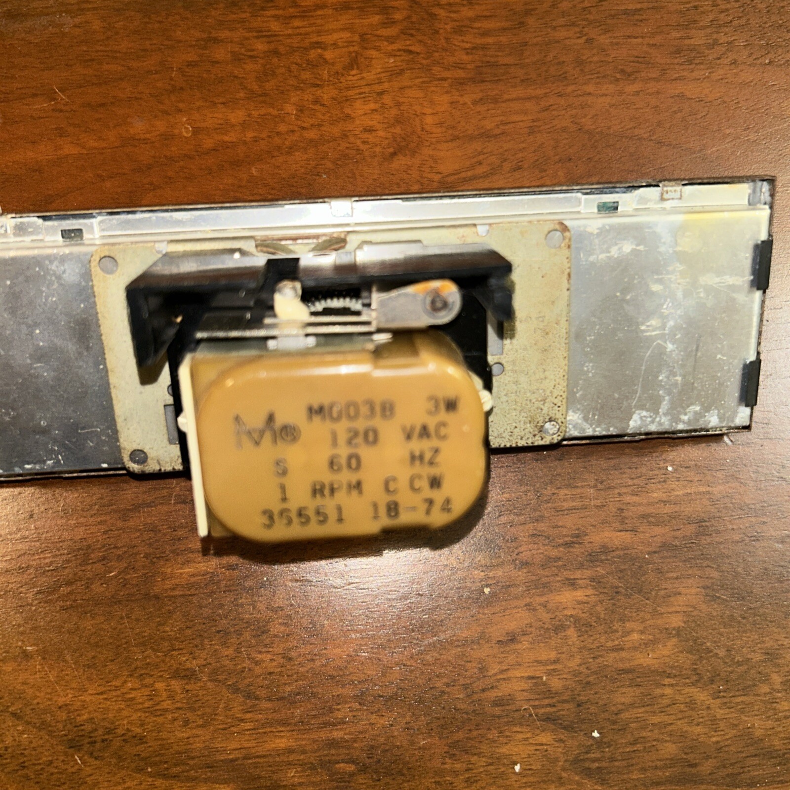 Vtg Range Clock And Timer M003B 3QW 120 VAC MCM Features Range Gold Black Red