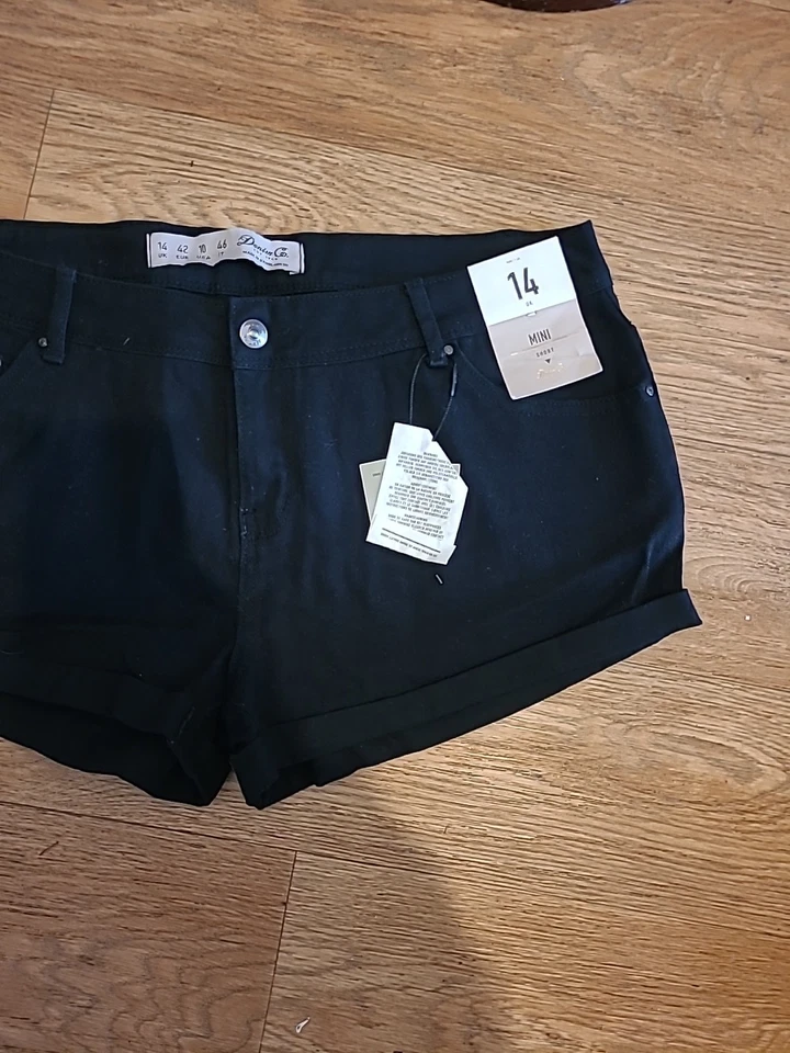 New With Tags Ladies Denim Co Size 14 Black Mini Shorts - Image 2 of 3