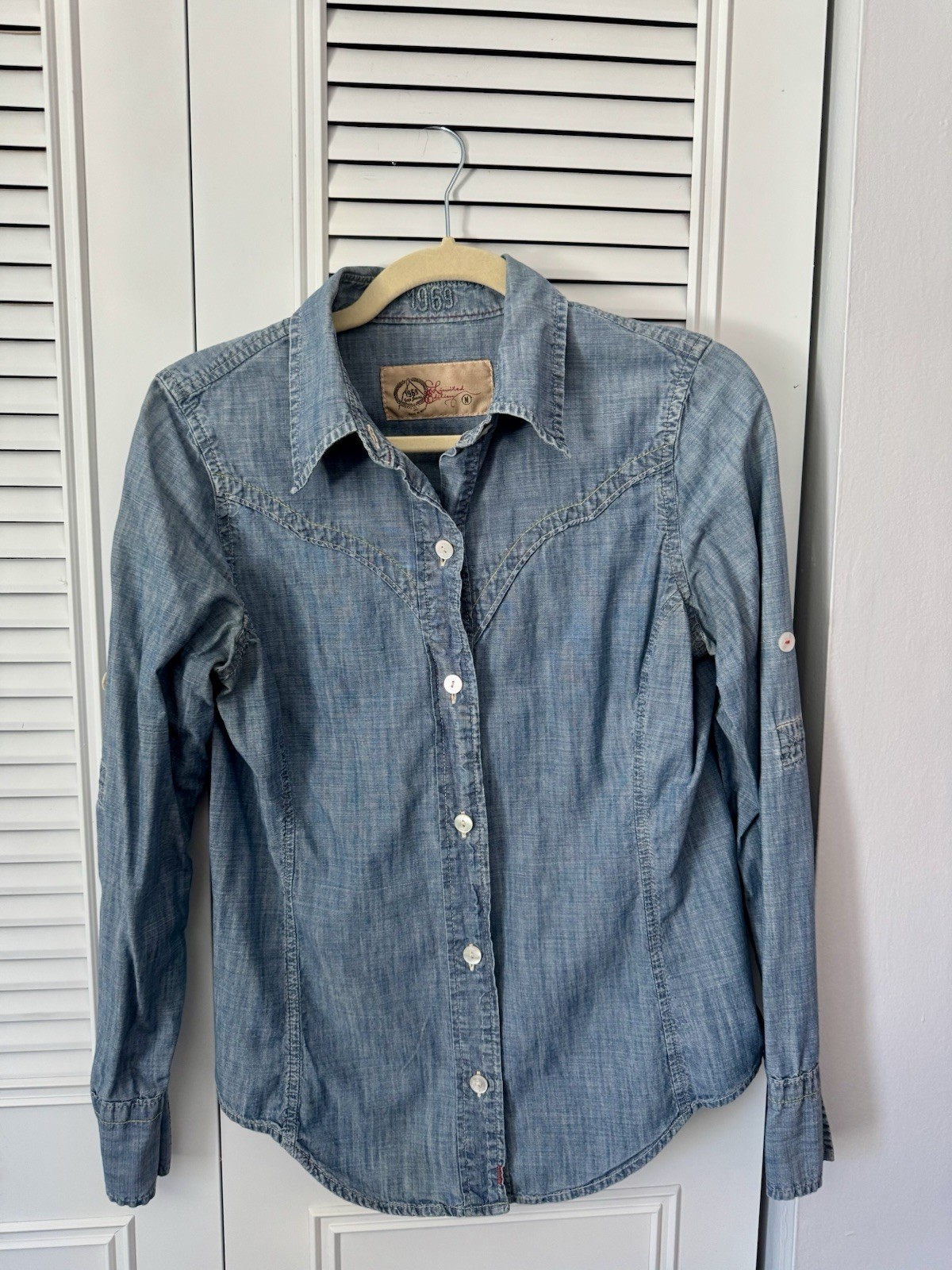 Gap 1969 Limited Edition Women’s M Blue Chambray Long Sleeve Point Collar Shirt