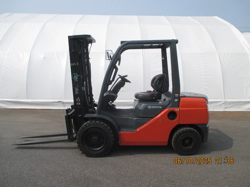 2015 Toyota 8FDU30 6,000 lb Solid Pneumatic  Forklift Lift Truck