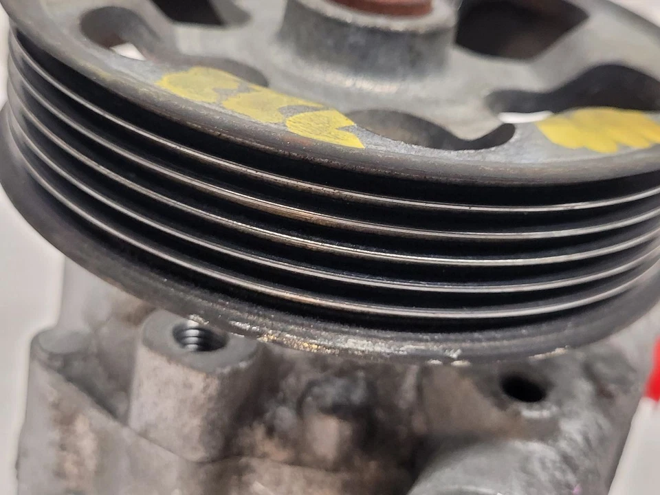 Bomba de dirección asistida Subaru Legacy 2010 2011 2012 sin turbo  Foto 3 de 4