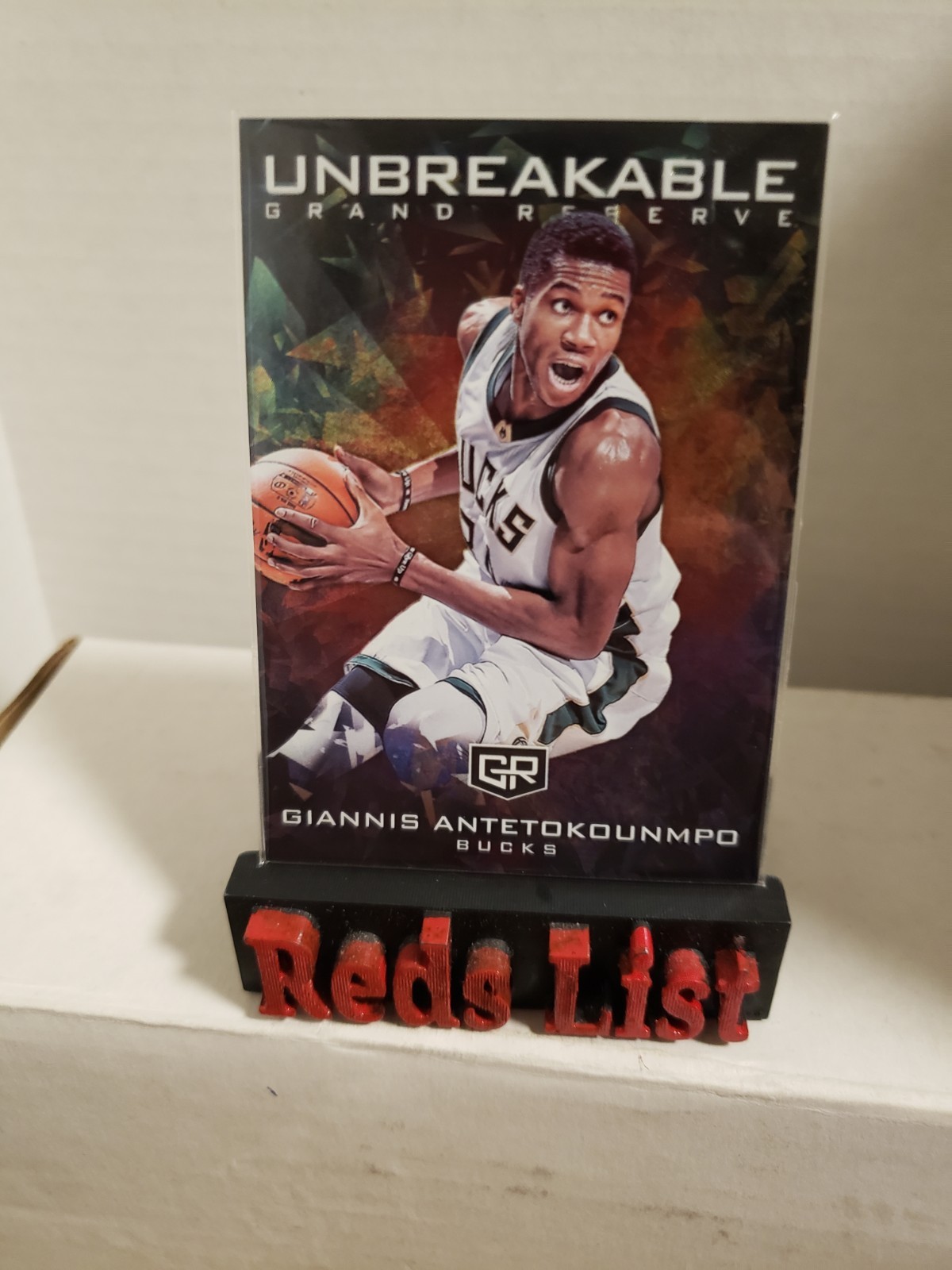 2016-17 Grand Reserve Unbreakable Giannis Antetokounmpo Milwaukee Bucks FHOF
