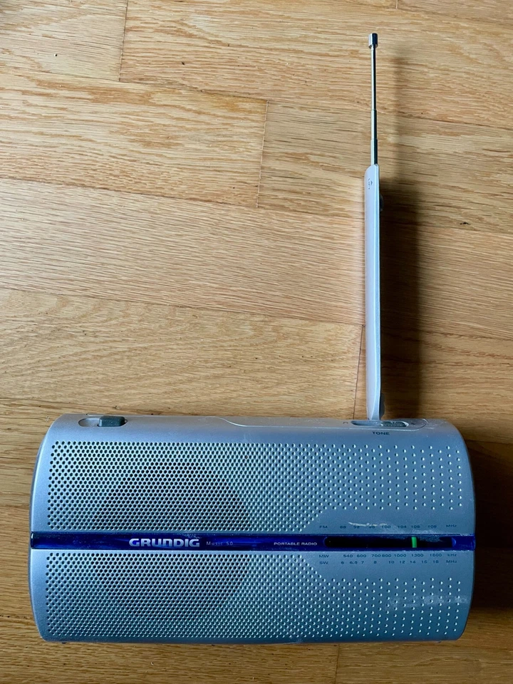 Radio Grundig music 50 Batterie und Kabel