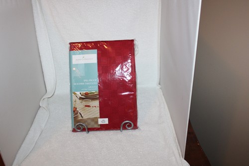 Ruby Red 60 x 102 Oblong NIP Microfiber Tablecloth, home classics - Picture 2 of 5