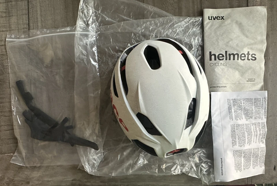 UVEX Race 9 Cycle/Bike Helmet Size 53 - 57cm White- Red Matt/ Shiny -Damaged Box - Image 3 of 4