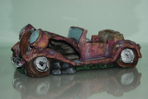 Aquarium Old Vintage Car Decoration With Bubble Exhaust 22 x 10 x 8 cms - Picture 1 of 4