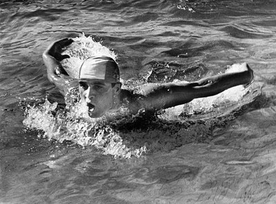 Klein Herbert Schwimmer Portrait while swimming 1954 1950s Old Photo