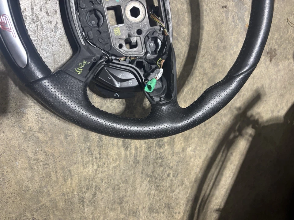 2013-2014 Ford Focus St Steering Wheel - Image 2 of 4