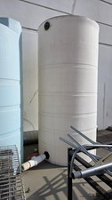 Large white polypropelyne vertical tank 1550 gallons