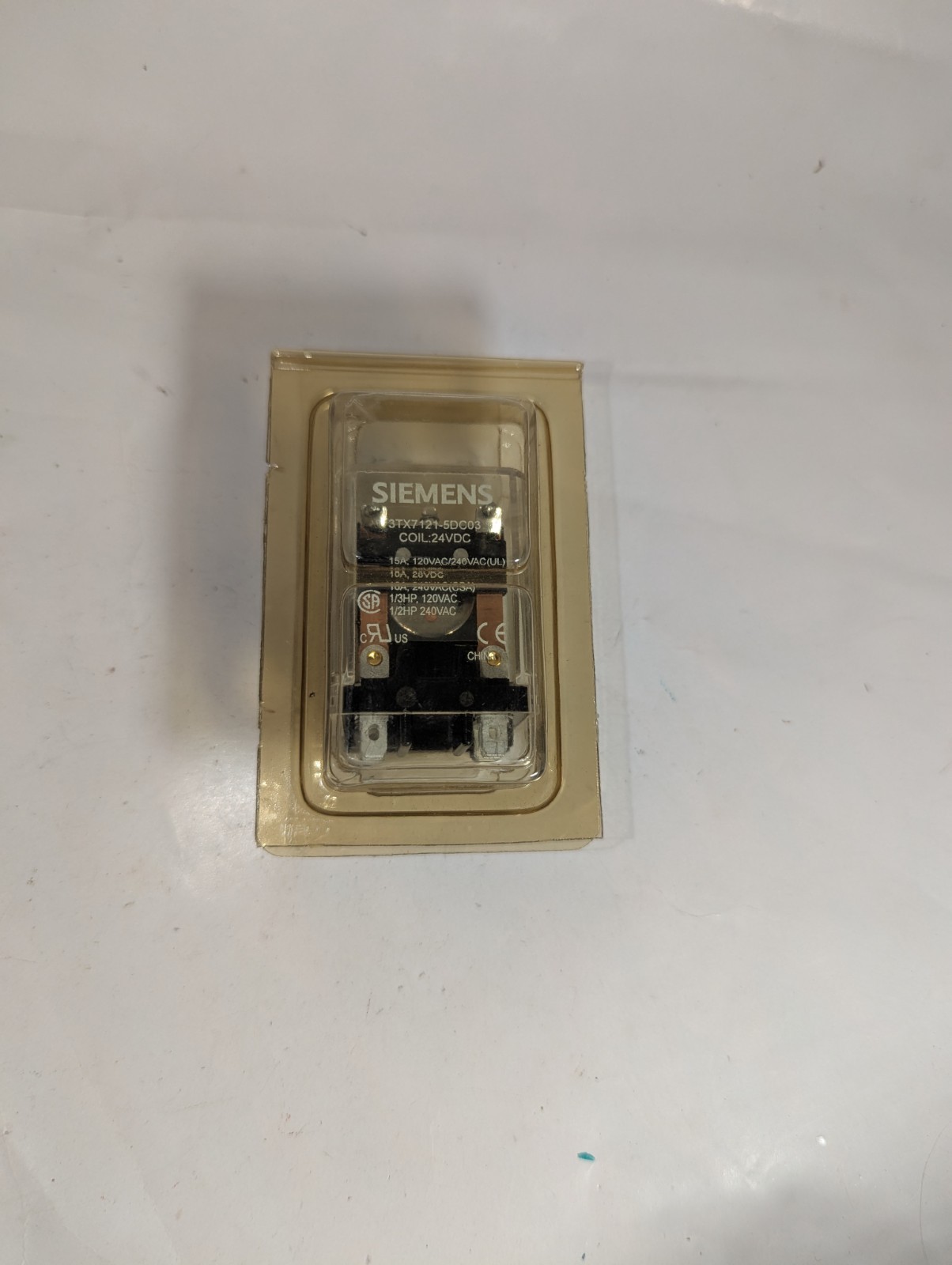 NEW GENUINE SIEMENS 3TX7121-5DC03 PLUG IN RELAY 24VDC 15AMP DPDT