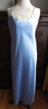 CLASSIC BLUE w/BEIGE LACE VALERIE STEVENS WOMEN'S LONG NIGHTGOWN IN SIZE MEDIUM