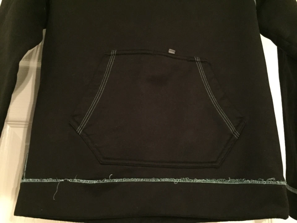 Sudadera con Capucha Under Armour Talla Juvenil Mediana Niñas Negra Azul Foto 2 de 4