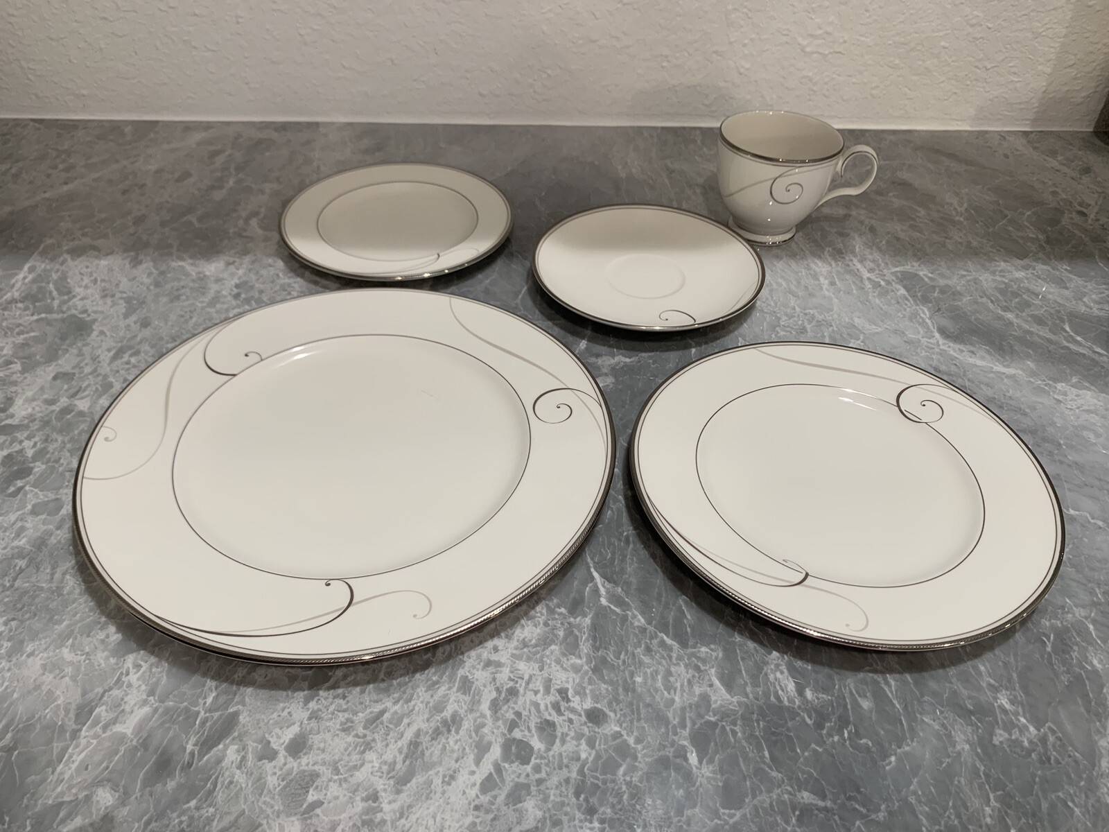 Noritake Platinum Wave Dinner China 5 Piece Place Settings