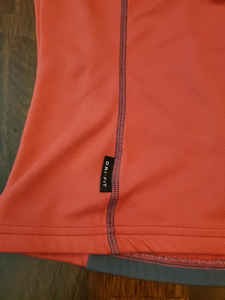 Camiseta de ciclismo Nike para mujer talla pequeña 3/4 cremallera Dri-Fit sin mangas rosa-gris Foto 3 de 4