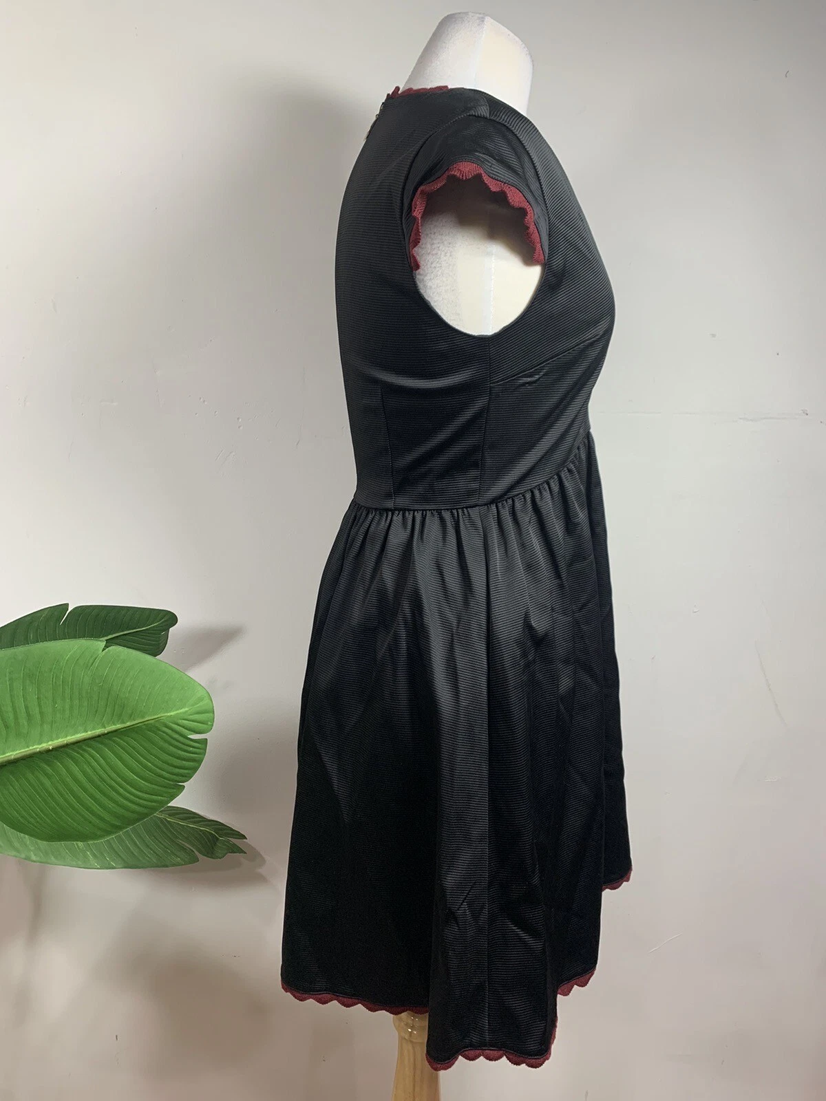 Abito Kate Spade New York nero a forma di V taglia 4