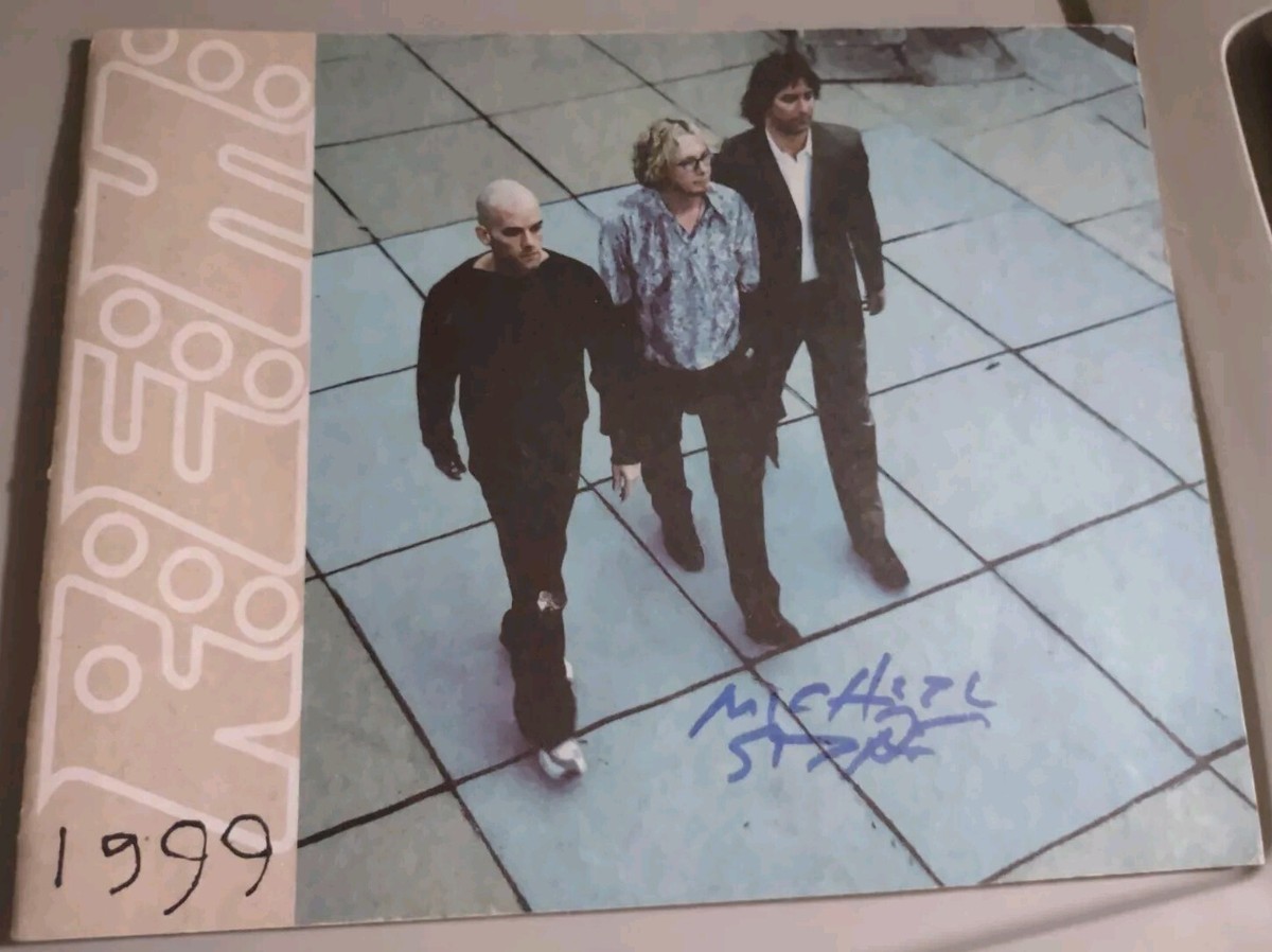 Michael Stipe R.E.M. サイン入写真集 REM R.E.M.) Lead Singer Michael Stipe Autographed Book