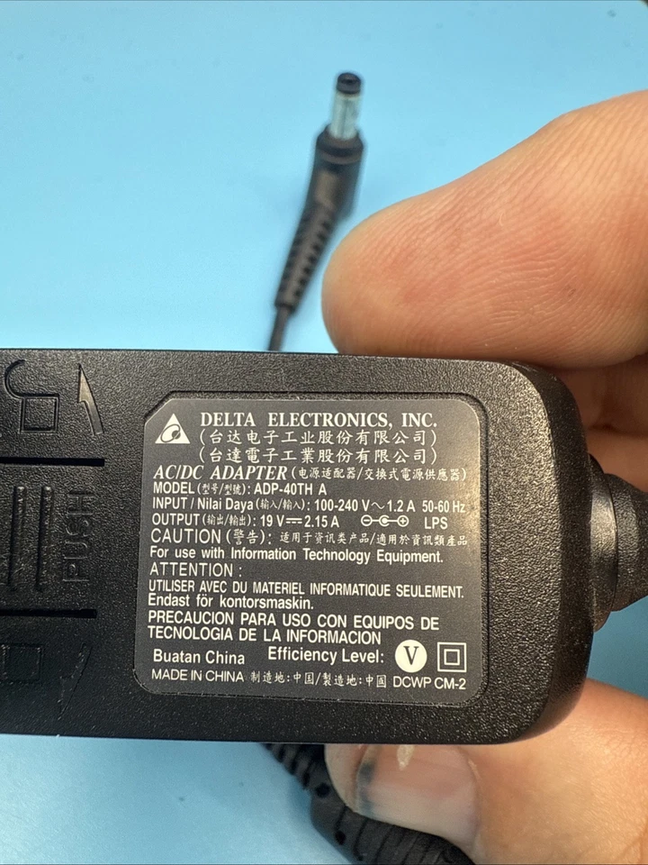 DELTA Electronics AC ADAPTER ADP-40THA 19V 2.15A - Image 3 of 4